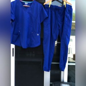Women’s scrub top and pants